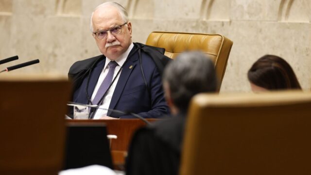 Fachin tira de Moraes o inquérito das fake news, após 7 anos