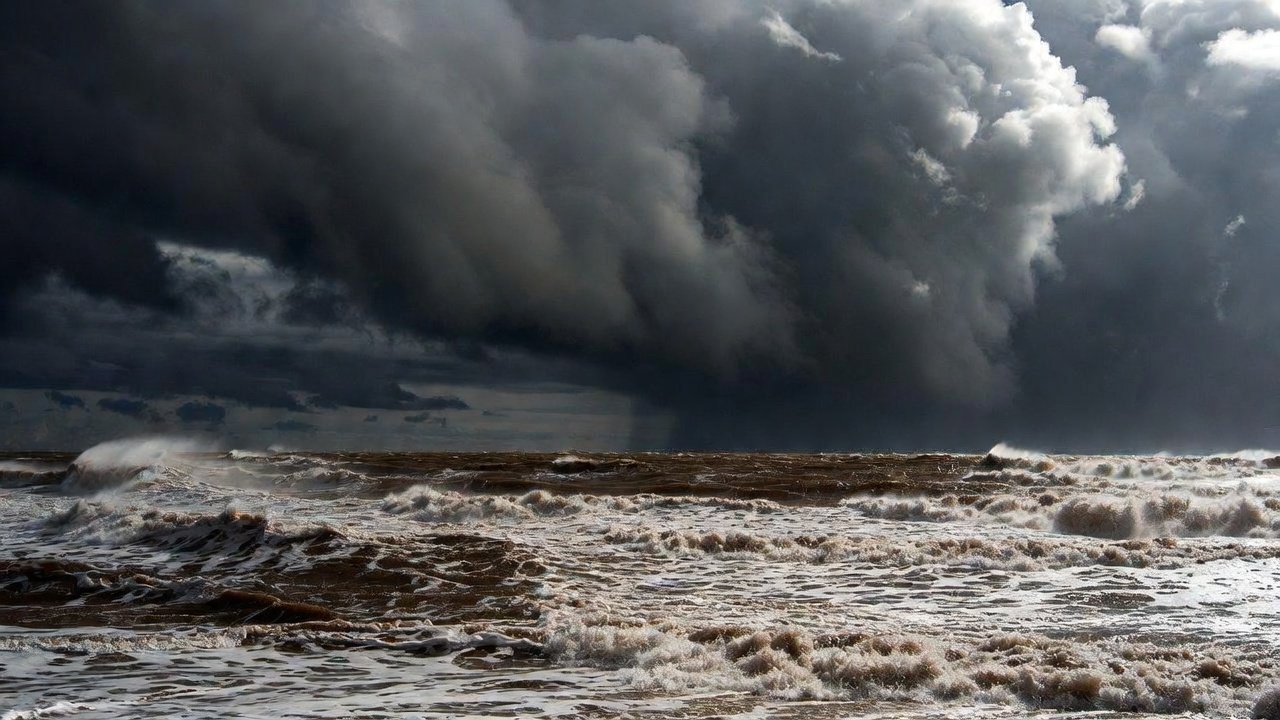 Paraná tem 265 cidades em alerta vermelho e risco de tornado