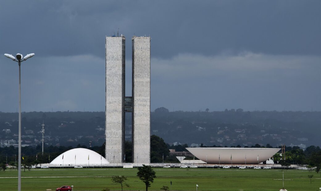 Alex News — 1.441 deputados ocuparam 513 cadeiras em 16 anos, o retrato de 4 legislaturas. — Politica