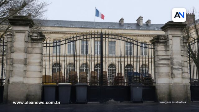 Protesto de estudantes fecha centenas de escolas na França